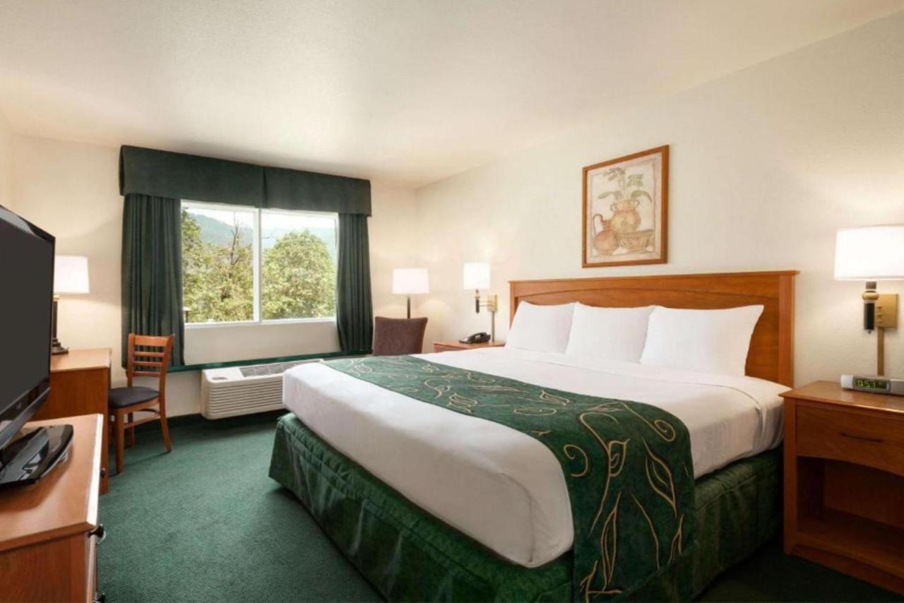 Travelodge By Wyndham Dunsmuir Dış mekan fotoğraf